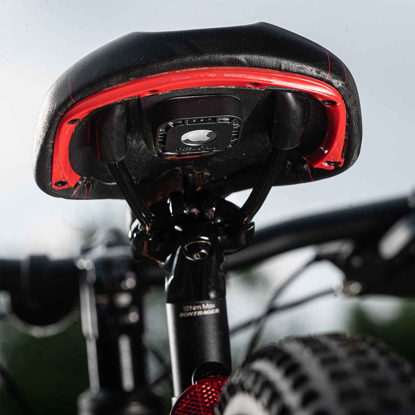 PELICAN PROTECTOR プロテクター ステッカーマウント for AirTag 5色